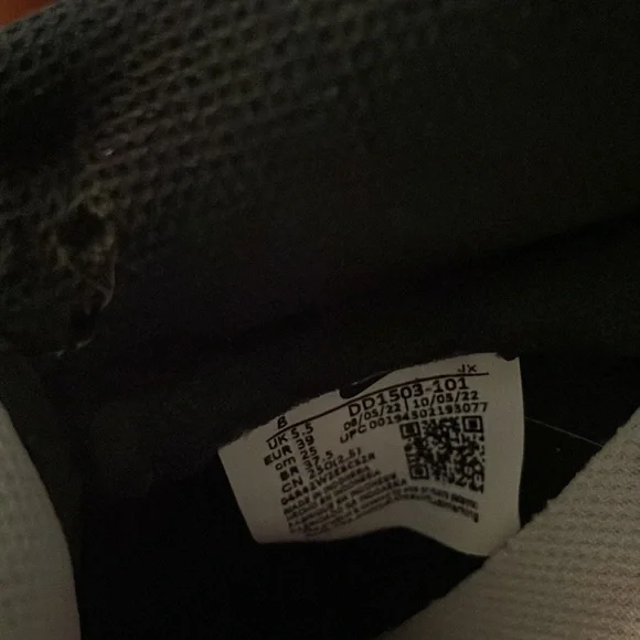 Nike Panda Dunks - Picture 4 of 4